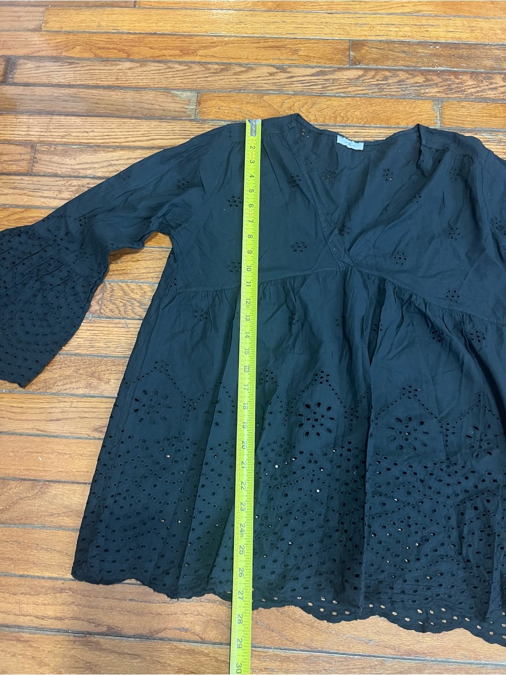 Pronto moda dolce vita Black Eyelet V-Neck Tunic Top - Women size L - Picture 6 of 10